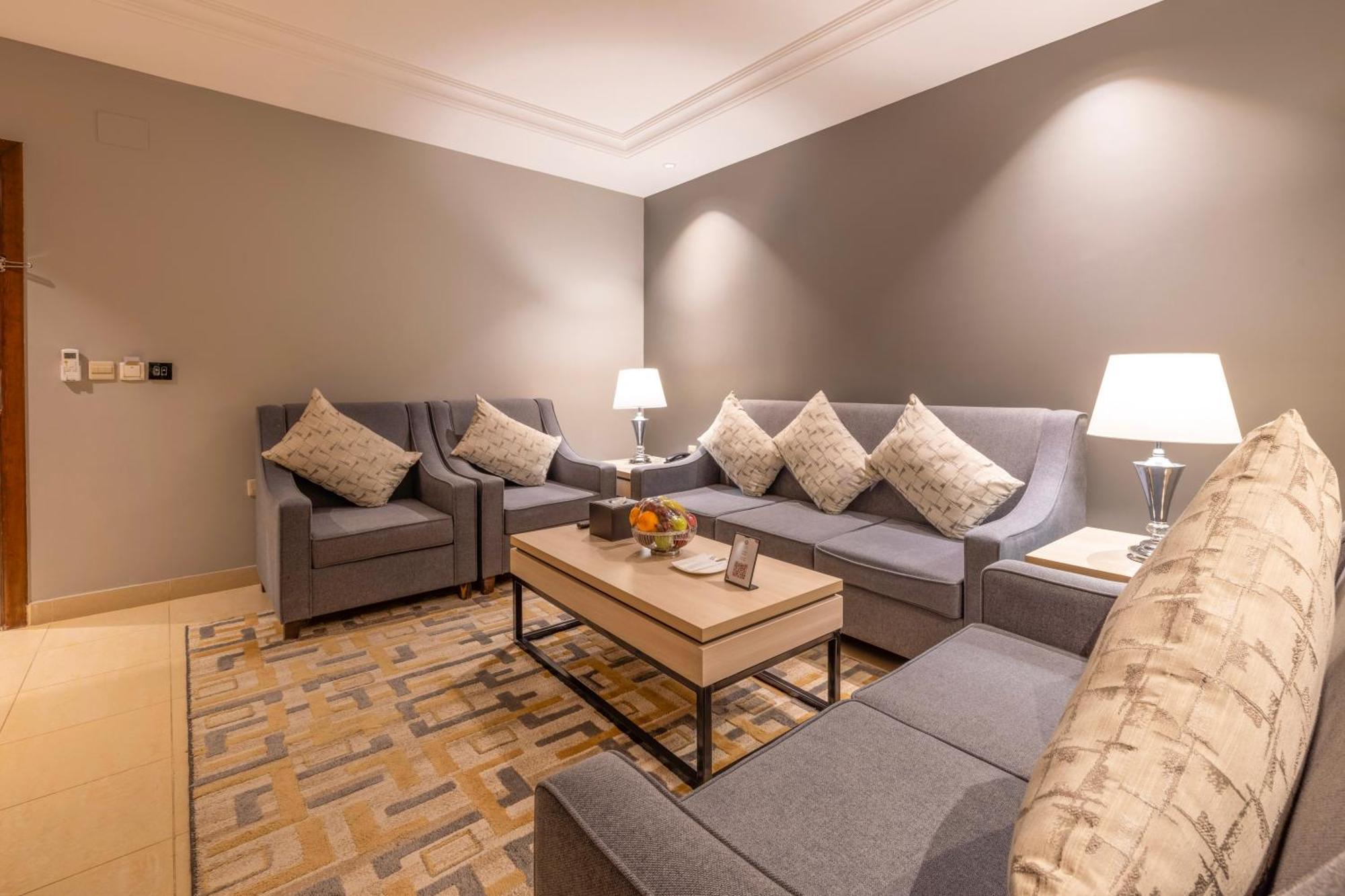 Enala Hotel Apartments - Tabuk タブーク エクステリア 写真